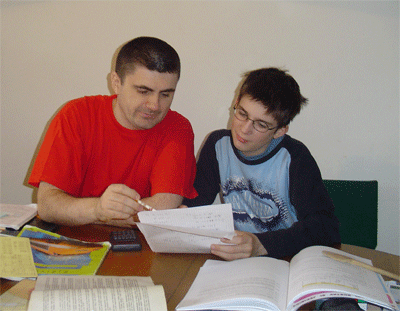 O nama – M.I.M.-Sraga i Matematika5 Zajednički rad na zadacima tijekom poduke, fotografija iz arhive M.I.M.-Sraga